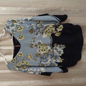 White House Black Market V- Neck Floral Print Lined Kimono Blouse Floral. Small